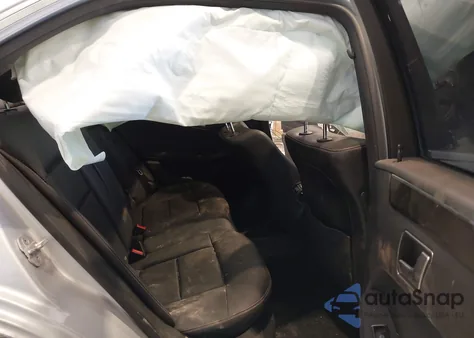 2014 Mercedes-Benz E 350 z USA, uszkodzony, nr VIN WDDHF5KB4EB044100